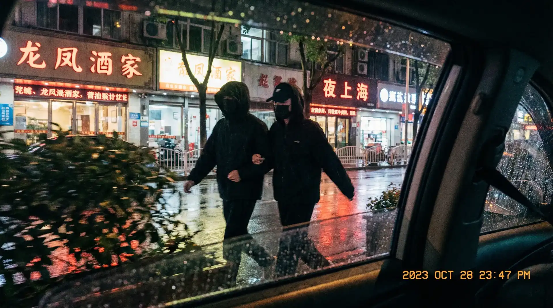 haha体育app - 顶流明星深夜密会现场抓拍照片